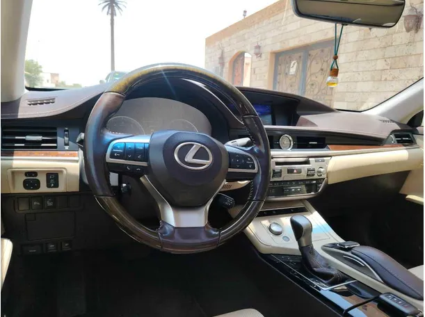 Car image 23