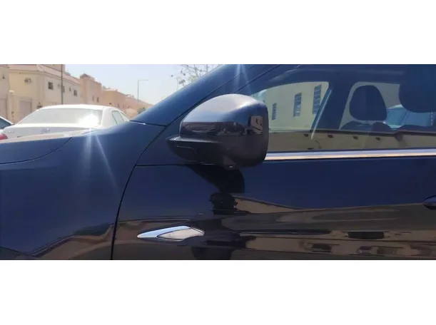 Car image 26