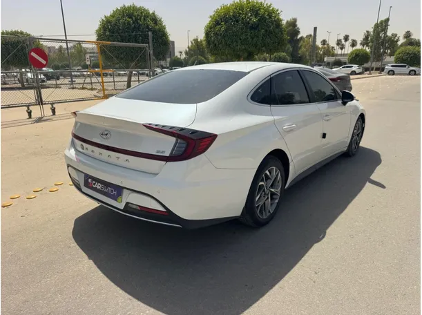 Car image 5