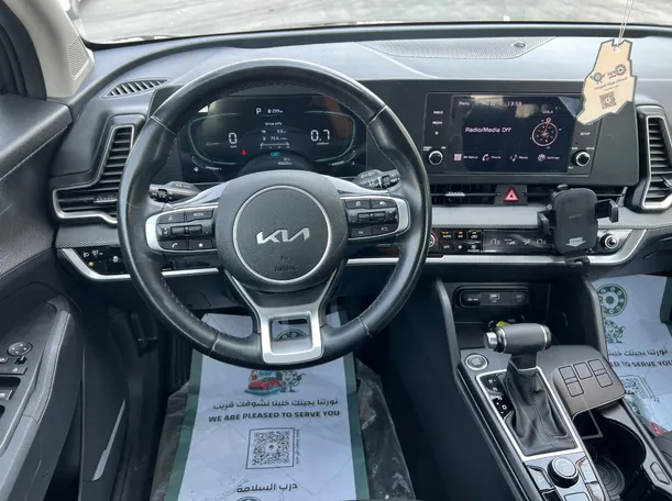 Car image 19