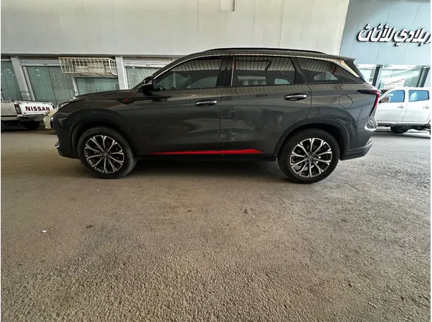 Car image 8