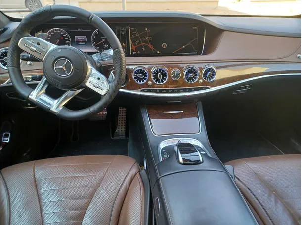 Car image 16