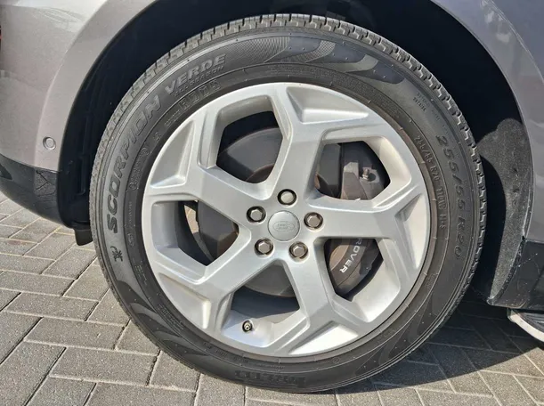 Car image 9