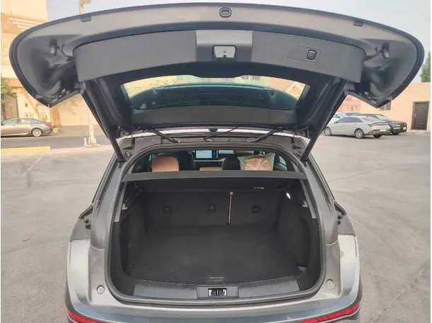 Car image 23