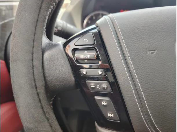 Car image 25