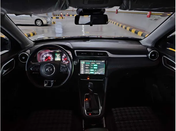 Car image 16