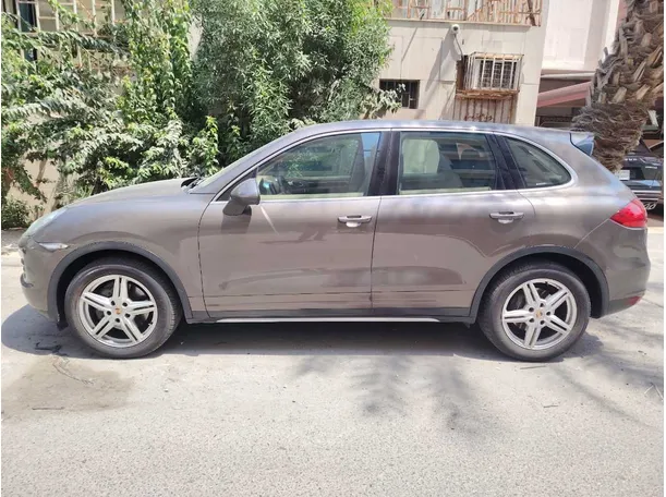 Car image 8