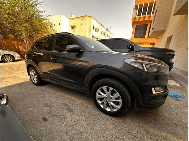 Car image 4