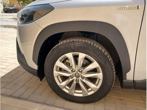 Car image 9