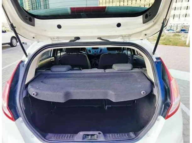 Car image 17