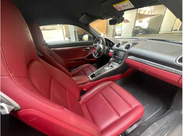 Car image 9