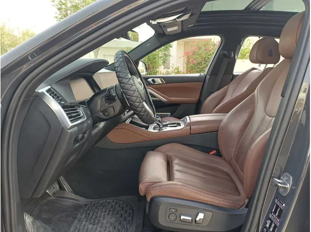 Car image 12