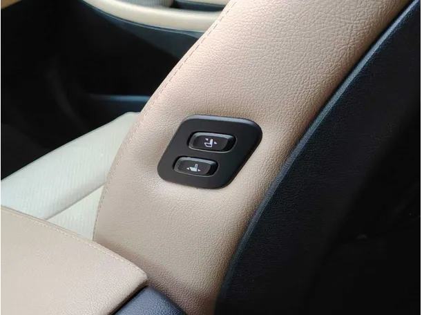 Car image 37