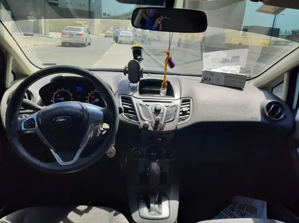 Car image 15