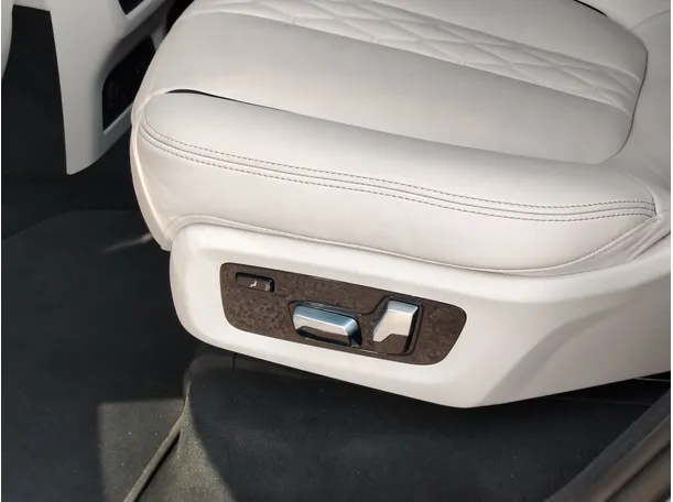 Car image 38
