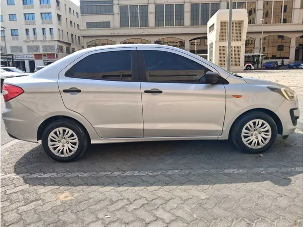 Car image 8