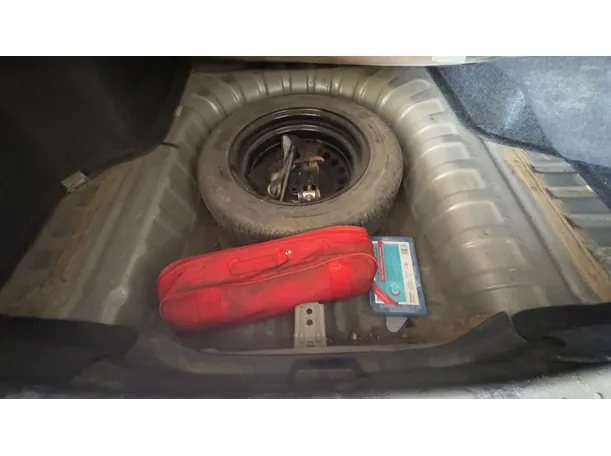 Car image 16