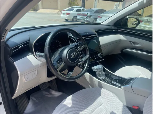 Car image 11
