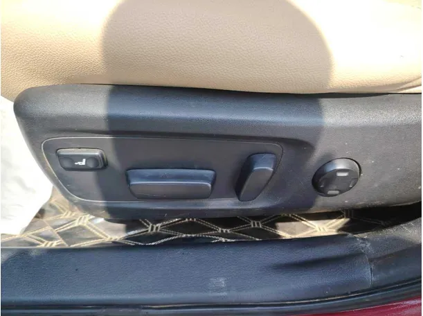 Car image 37