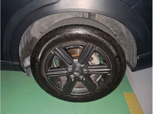 Car image 13