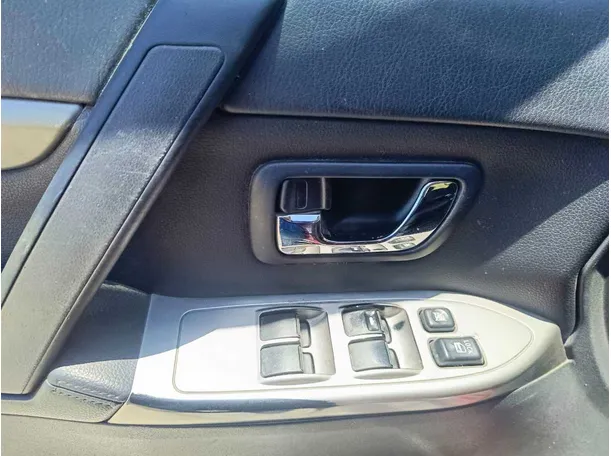 Car image 30