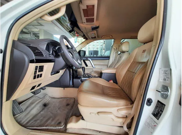 Car image 12
