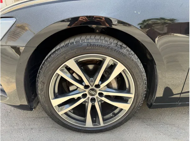 Car image 9