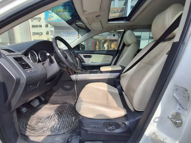 Car image 12