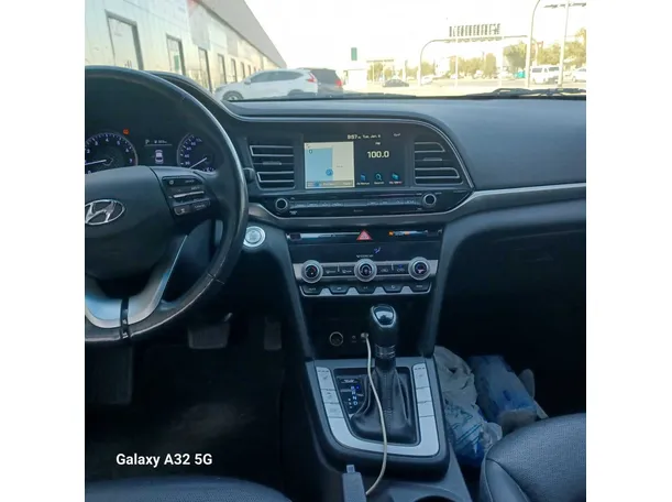 Car image 18