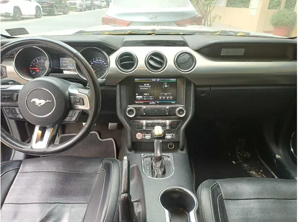 Car image 14