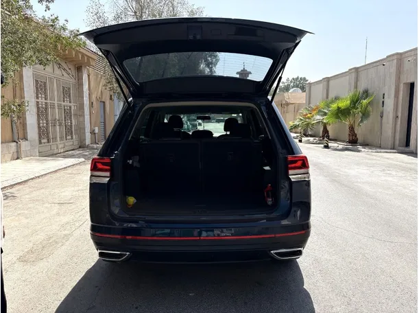 Car image 27