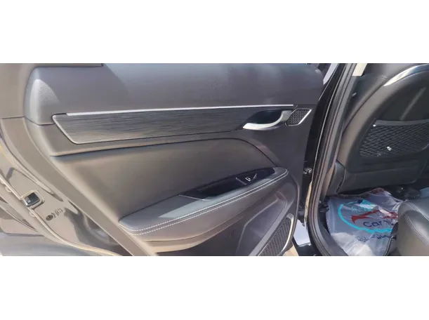 Car image 25
