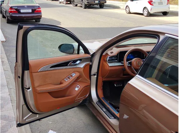 Car image 11