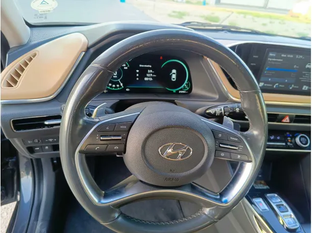 Car image 26