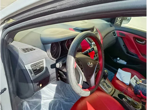 Car image 12