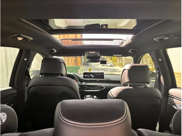 Car image 14