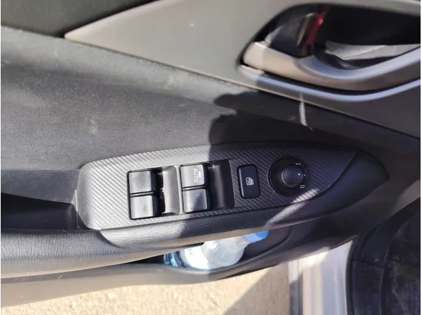 Car image 28