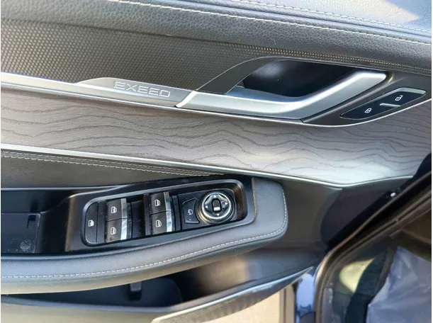 Car image 32