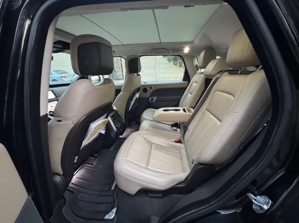 Car image 13
