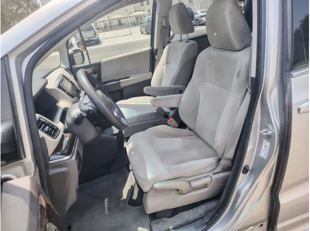 Car image 13