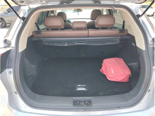 Car image 24
