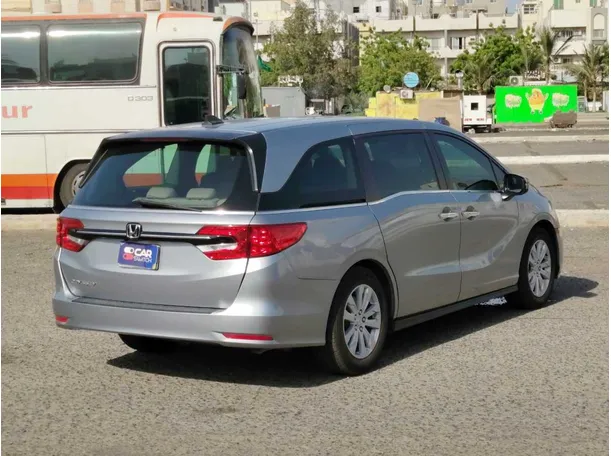 Car image 5