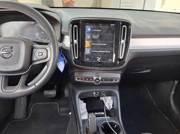 Car image 16