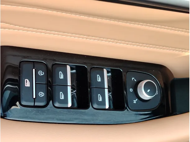 Car image 31