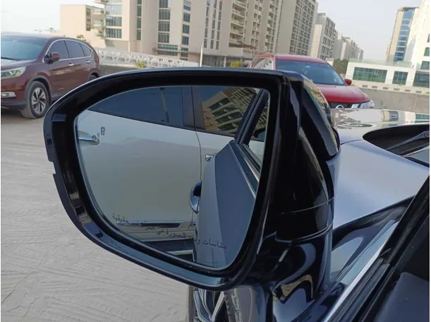 Car image 23