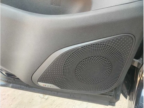 Car image 37