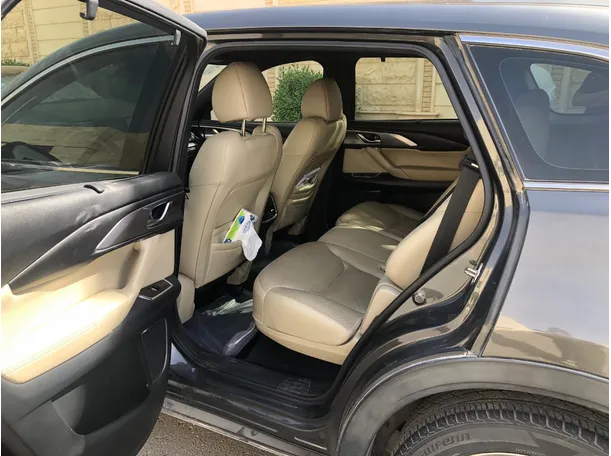 Car image 12