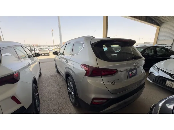 Car image 6