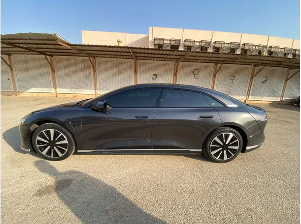 Car image 8