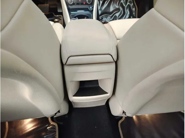 Car image 37